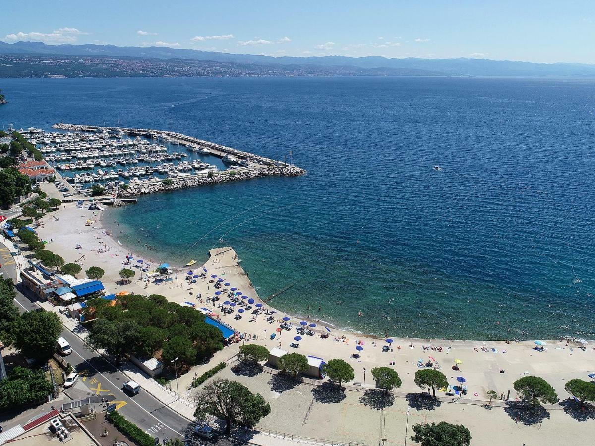 New Apartment With Swimming Pool Near The Beach Ičići Exterior foto